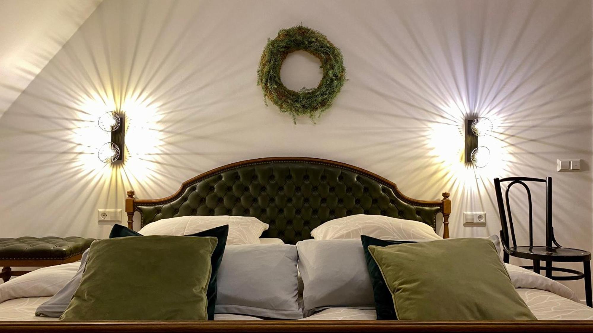 Sonnenhof 1737 - Ferienzimmer & Apartments Barbelroth Екстериор снимка